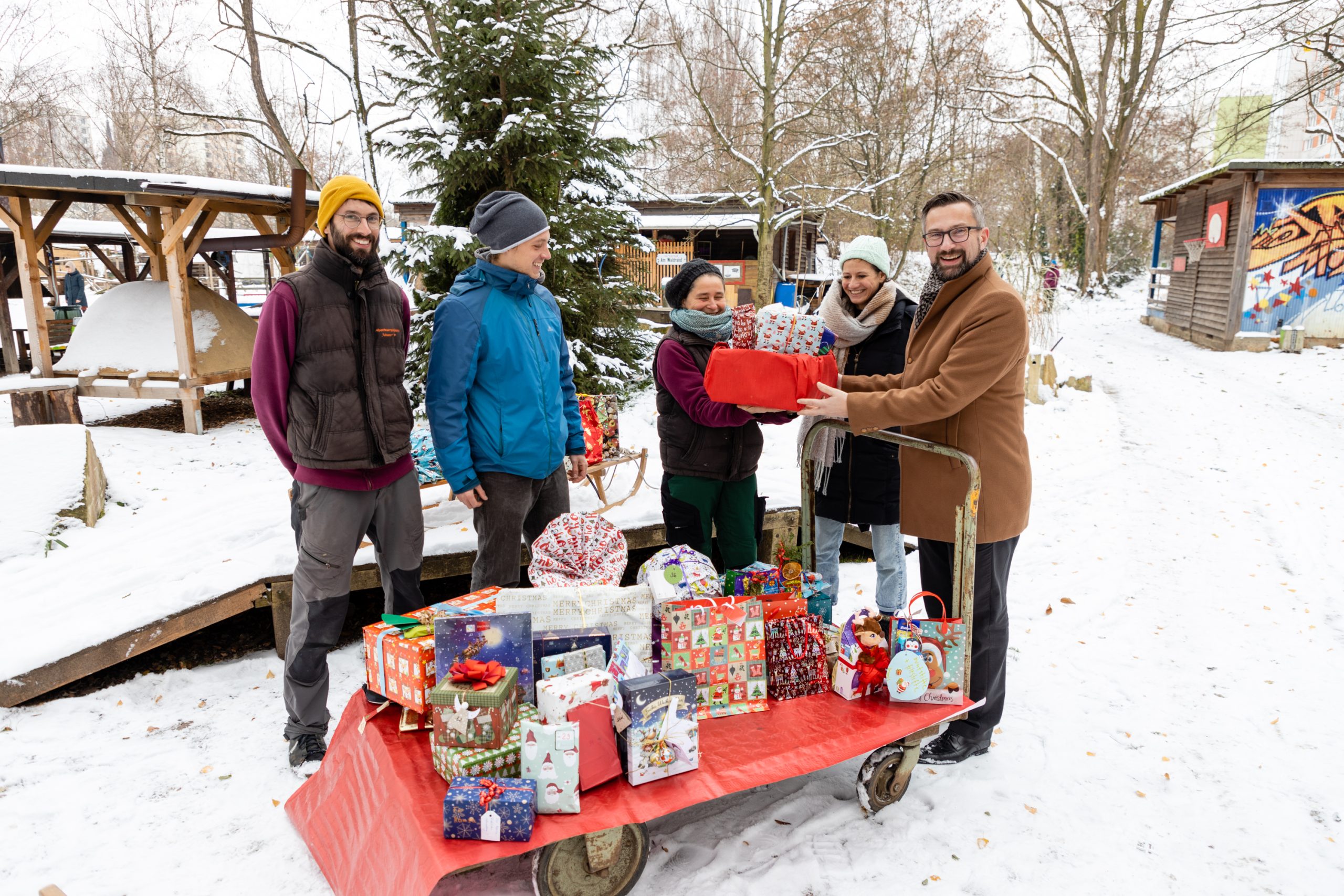 SMWA-Geschenke machen Dresdner Kinder glücklich