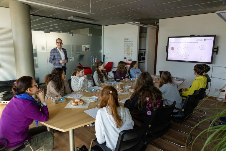 Schülerinnen und Schüler zu Besuch im SMWA