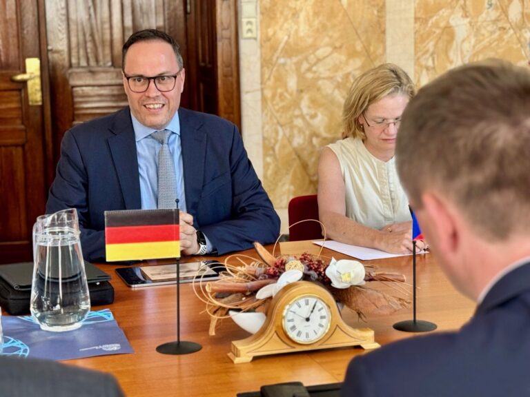 Sachsens Wirtschaftsminister Dirk Panter reist zum Antrittsbesuch nach Prag