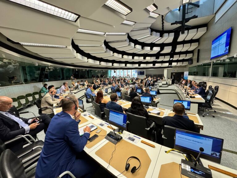 Wirtschaftsminister Panter in Brüssel: Europäische Halbleiterregionen wollen Lieferkettenresilienz stärken und regionale Ökosysteme fördern