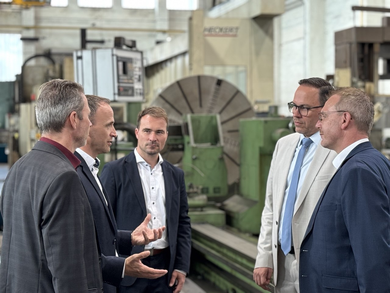 Innovation trifft Tradition: Sachsens Wirtschaftsminister Dirk Panter besucht die Silberstadt Freiberg