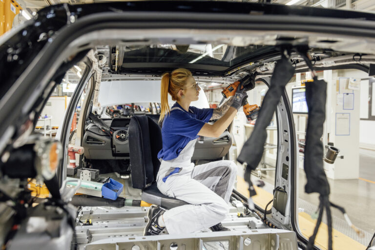 Zukunft der Automobilindustrie: Chancen, Herausforderungen und der Weg in eine nachhaltige Mobilität