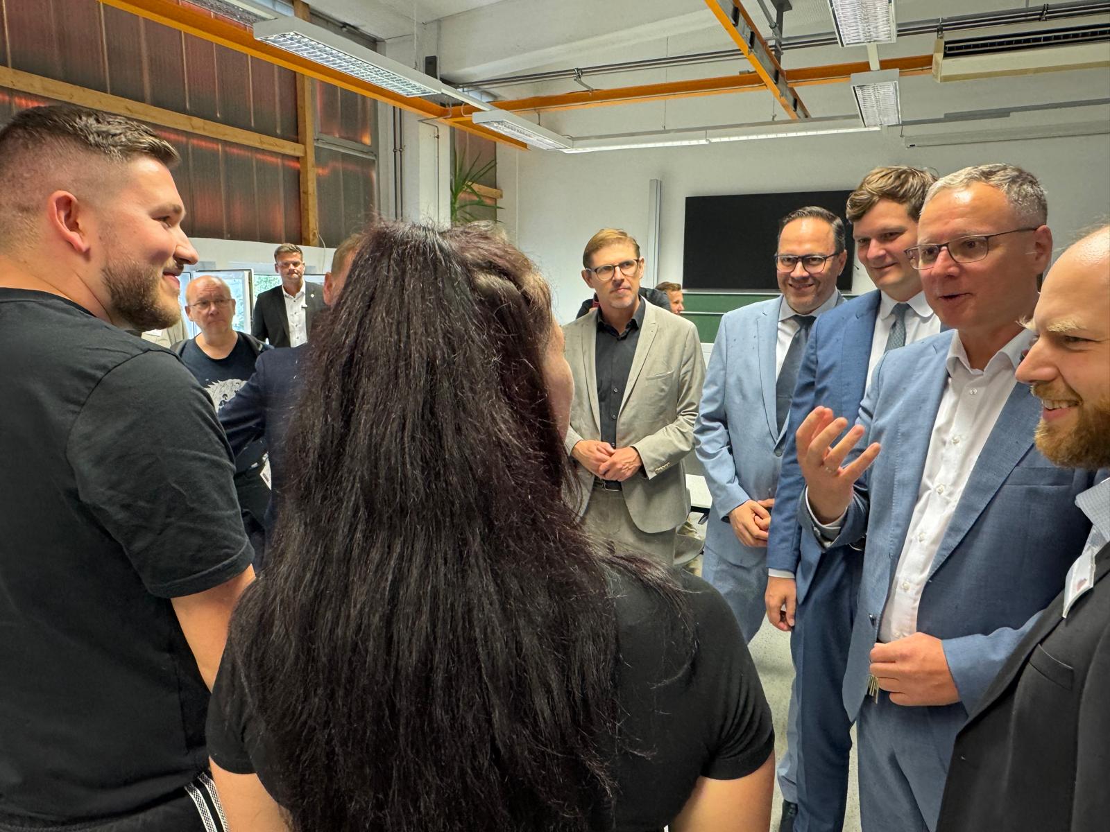 Fördermittel übergeben: bis zu 100 Millionen für neues BSZ Elektrotechnik