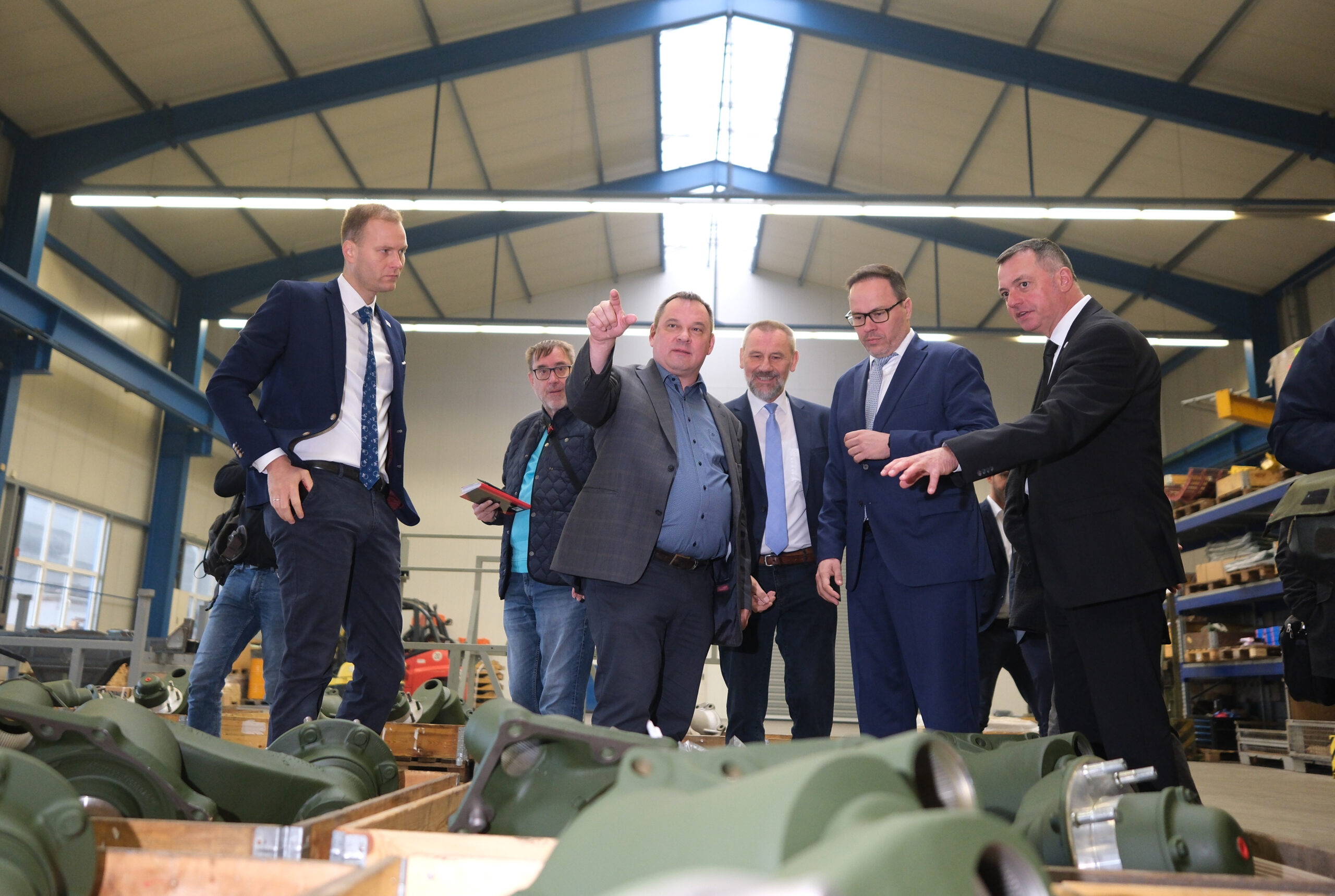 Wirtschaftsminister Panter besucht vier Unternehmen der sächsischen Sicherheits- und Verteidigungsindustrie