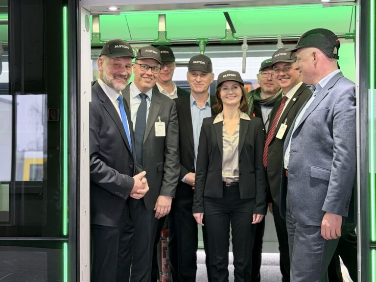 Ministerbesuch bei Alstom in Bautzen – Schienenfahrzeuge »Made in Saxony«