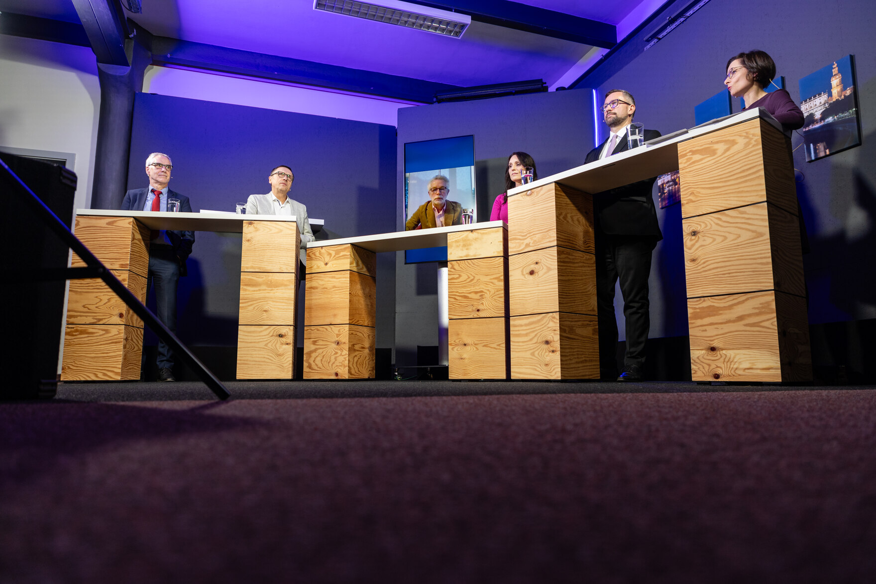 Minister Martin Dulig mit weiteren Studiogästen bei "Martin Dulig | Konkret".