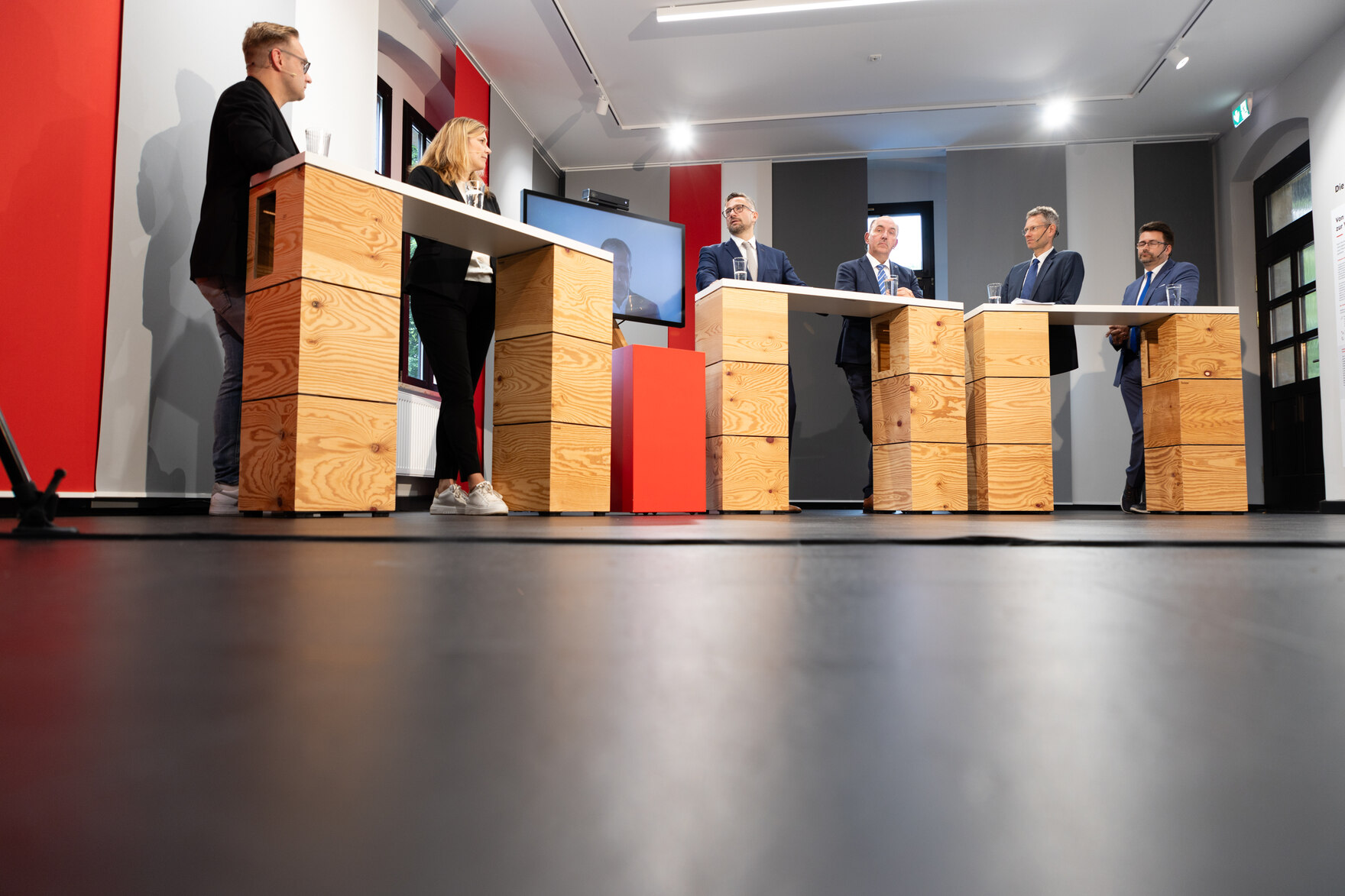Minister Martin Dulig mit weiteren Studiogästen bei »Martin Dulig | Konkret«