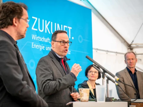 Minister Dirk Panter spricht bei den Sächsischen Energietagen 2025