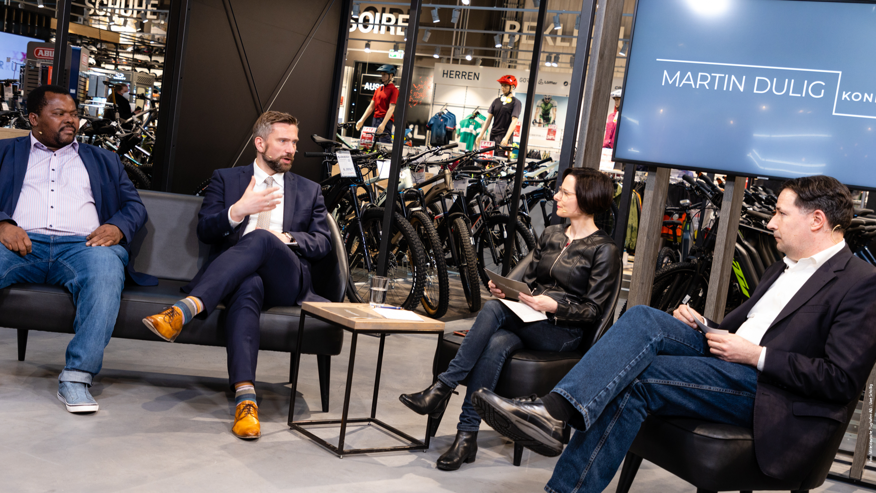 Minister Martin Dulig mit weiteren Gästen bei »Martin Dulig | Konkret«.