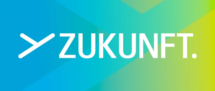 Claim ZUKUNFT. in weißer Schrift auf blau-grünem Hintergrund.
