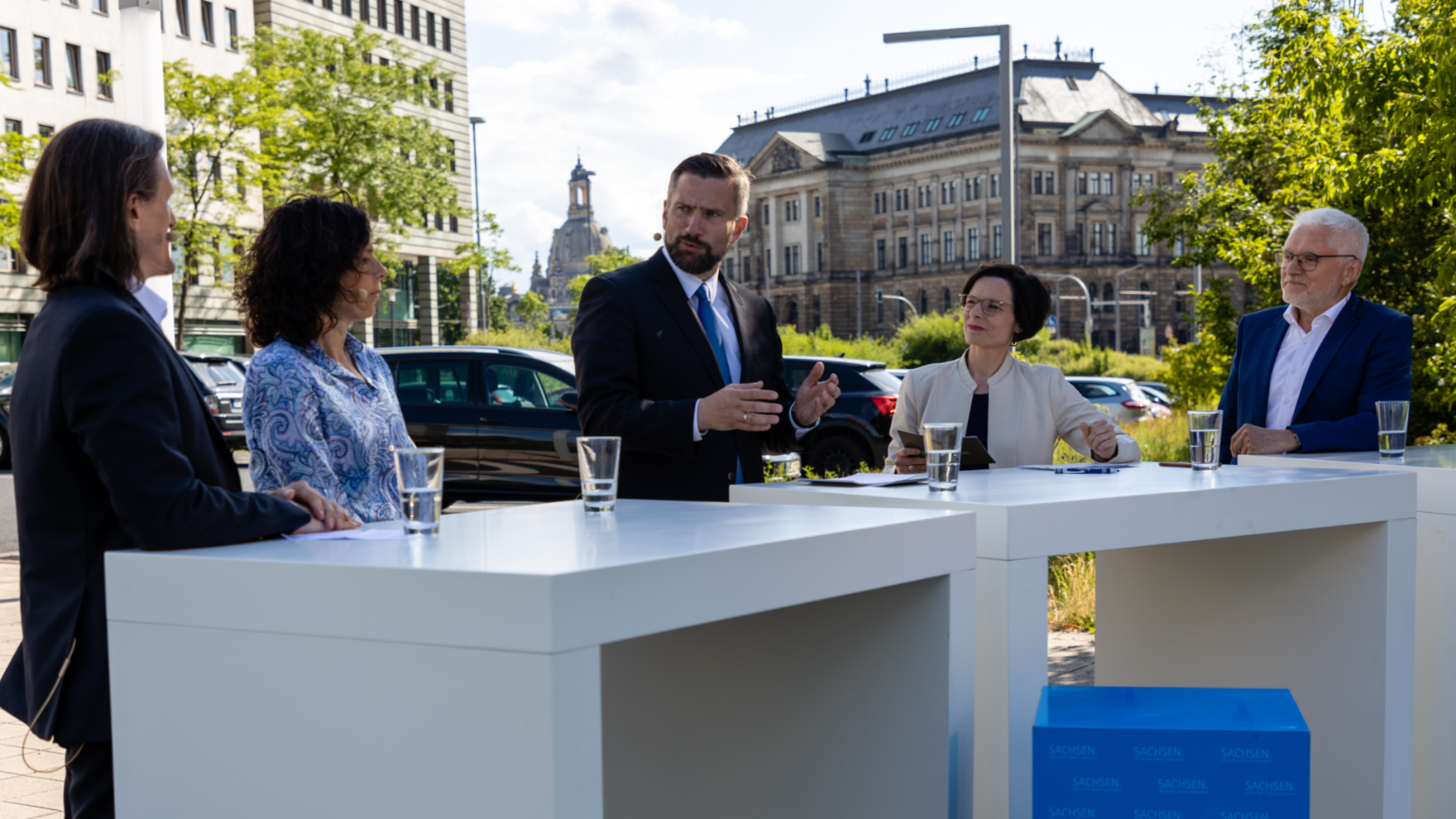 Minister Martin Dulig mit weiteren Gästen im Format »Martin Dulig | Konkret« zum Thema »Leichtgewicht und Zukunftschance? Sachsen macht Dampf beim Wasserstoff!«